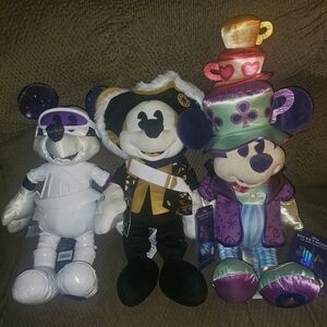 MICKEY MOUSE MAIN ATTRACTION JANUARY TO DECEMBER LIMITED EDITION PLUSH SET